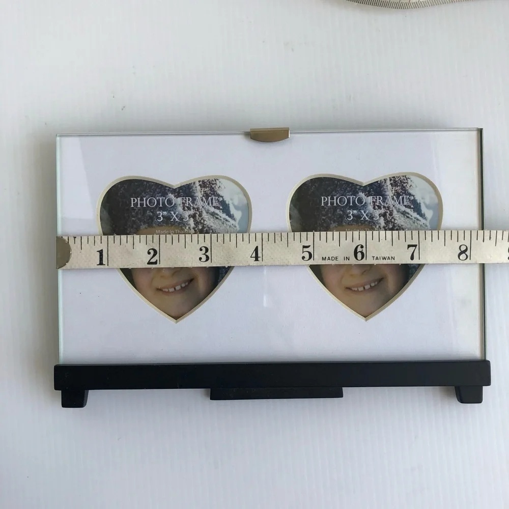 Photo frame with twin hearts